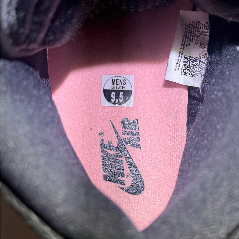 The Air Jordan 1 Retro High OG ‘Stage Haze’ Men's Sneakers - White & Black 9.5 - Picture 9 of 11